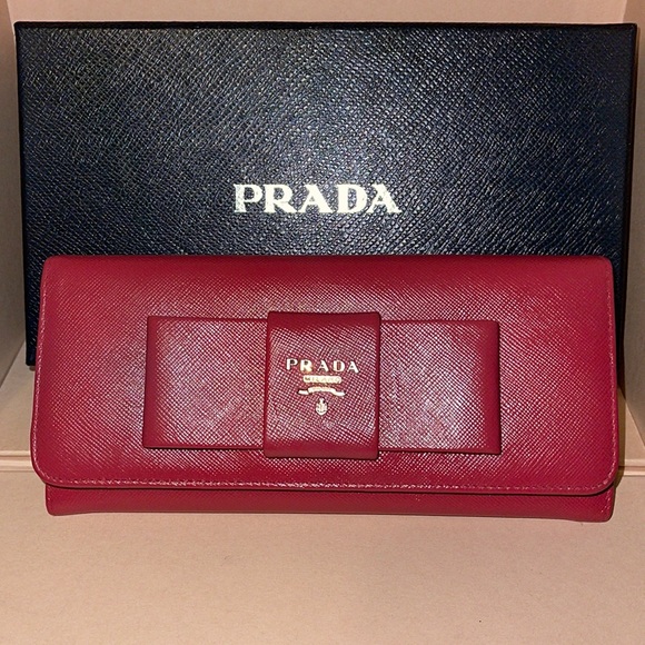 Authentic Prada wallet with unbranded D-ring & unbranded metal strap (repainted) - Picture 2 of 15